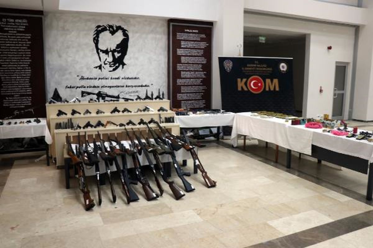 Edirne\'de silah ve mühimmat kaçakçılığı operasyonu: 24 gözaltı