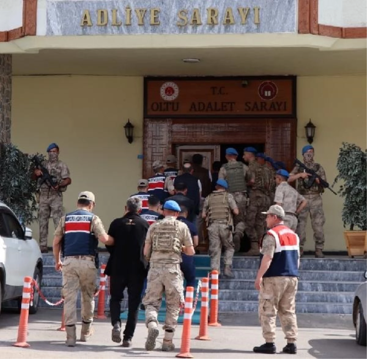 Erzurum\'da Uyuşturucu Operasyonu: 25 Gözaltı
