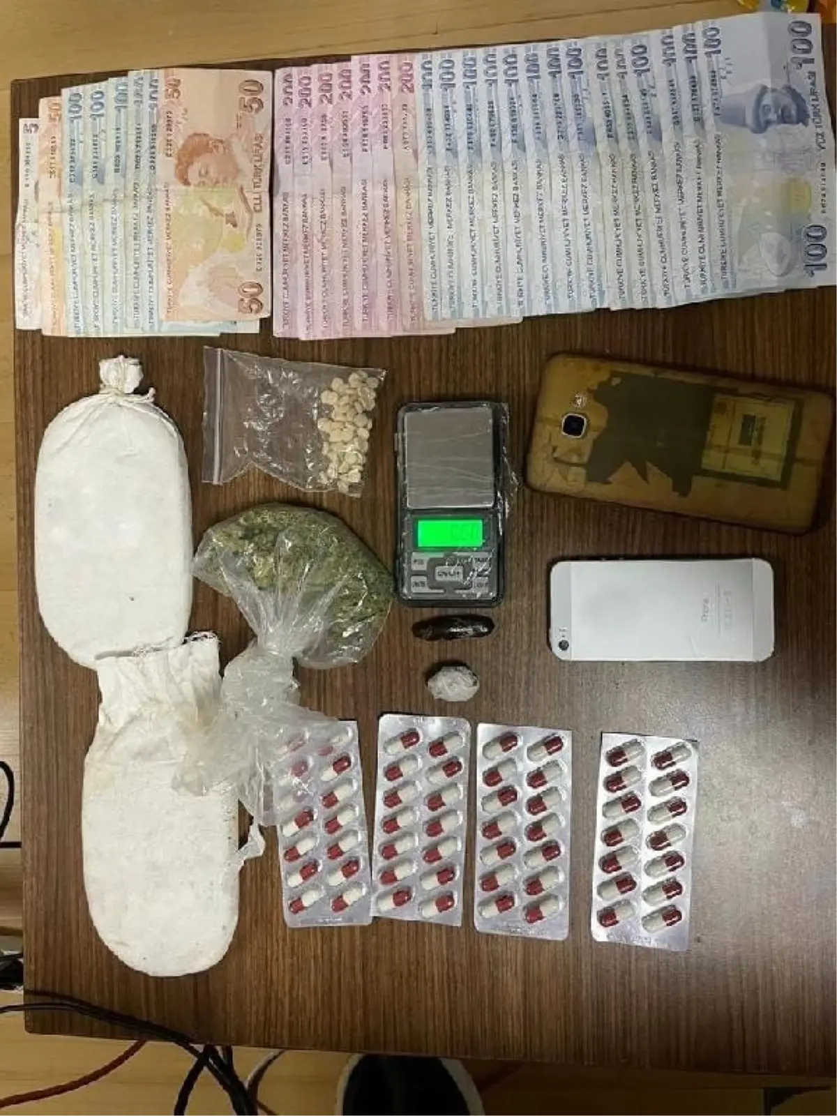 Fatih\'te Uyuşturucu Operasyonu: 2 Şüpheli Tutuklandı