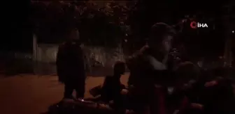 Sakarya'da sel sularında mahsur kalan 8 kişi botlarla kurtarıldı