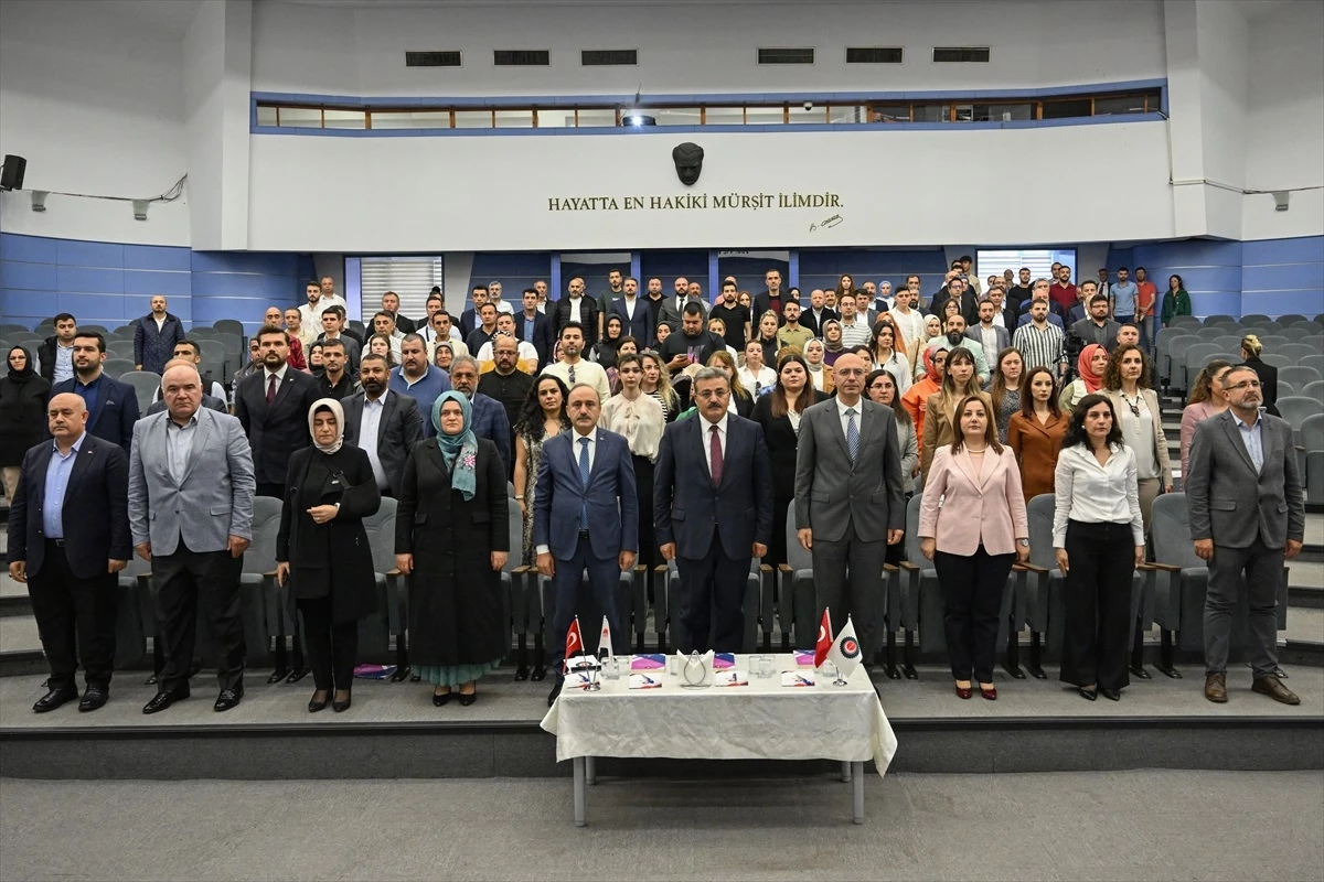 HAK-İŞ ve Ankara Hacı Bayram Veli Üniversitesi, 6. Ulusal Gençlik Farkında Tema Fikri Proje Yarışması\'nın ödüllerini sahiplerine verdi