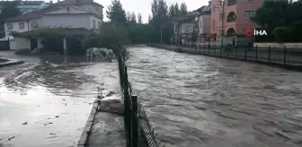 Havza'da Dere Taştı, İlçede Sel Anonsları Yapılıyor