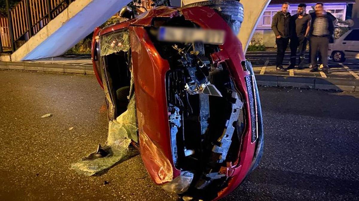 Bolu\'da Kaza: Sürücü Hurdaya Dönen Otomobilden Çıkarak Kaçtı
