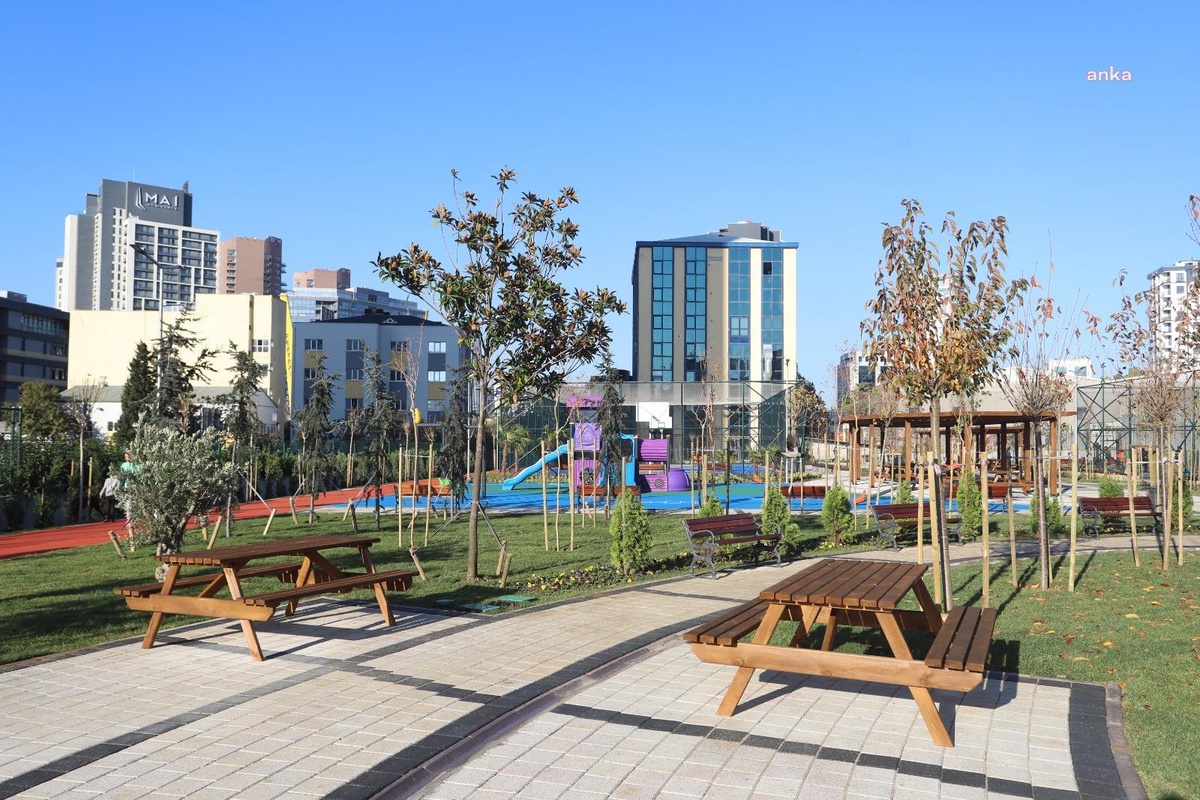 Kartal Belediyesi, Cumhuriyet Meydanı\'nda çevre dostu bir proje hayata geçirdi