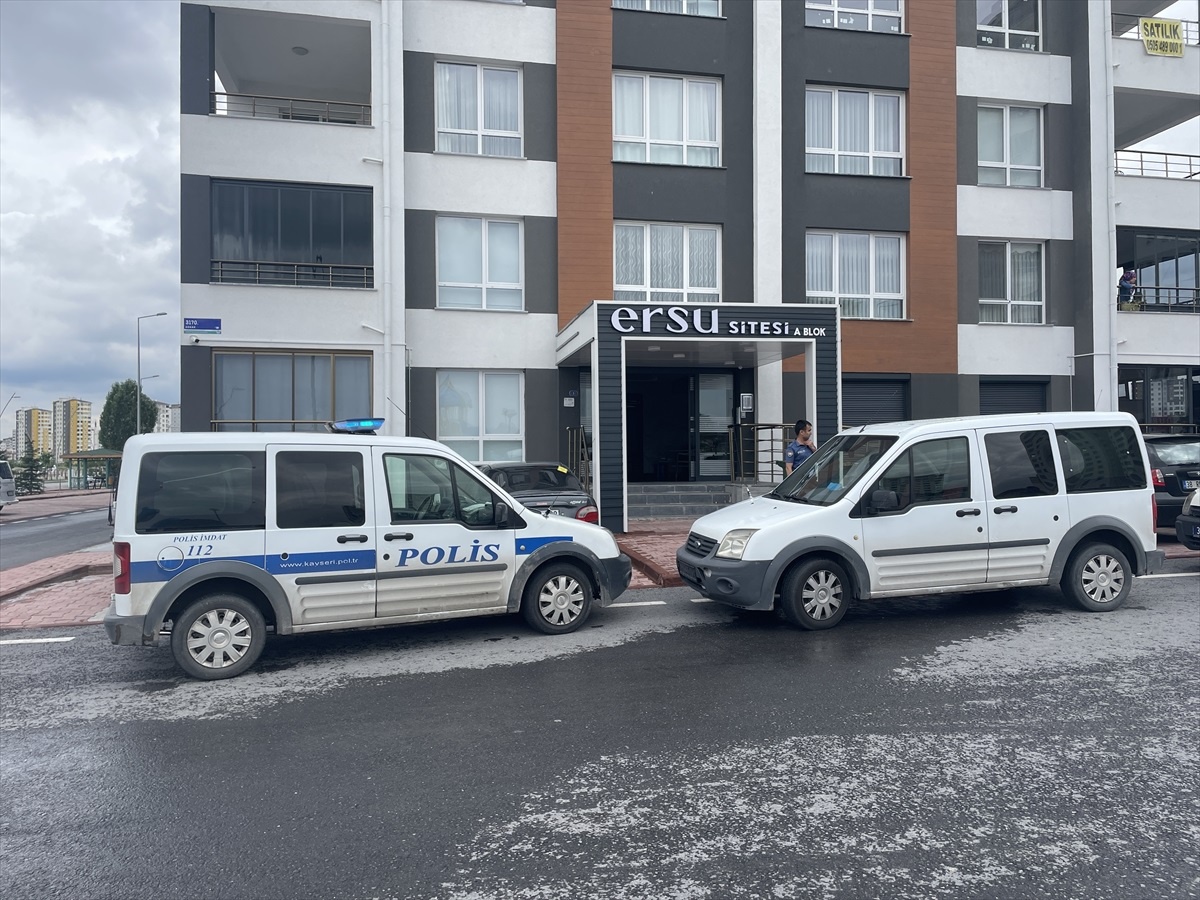 Kayseri\'de temizlediği tabancası kazara ateş alan kişi yaralandı