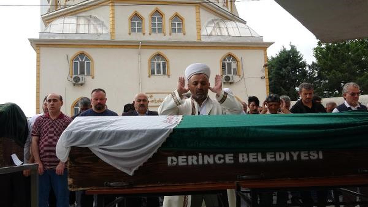 Antalya\'da Uyuşturucu Bağımlısı Eşi Tarafından Dövülerek Öldürülen Kadın Memleketinde Toprağa Verildi