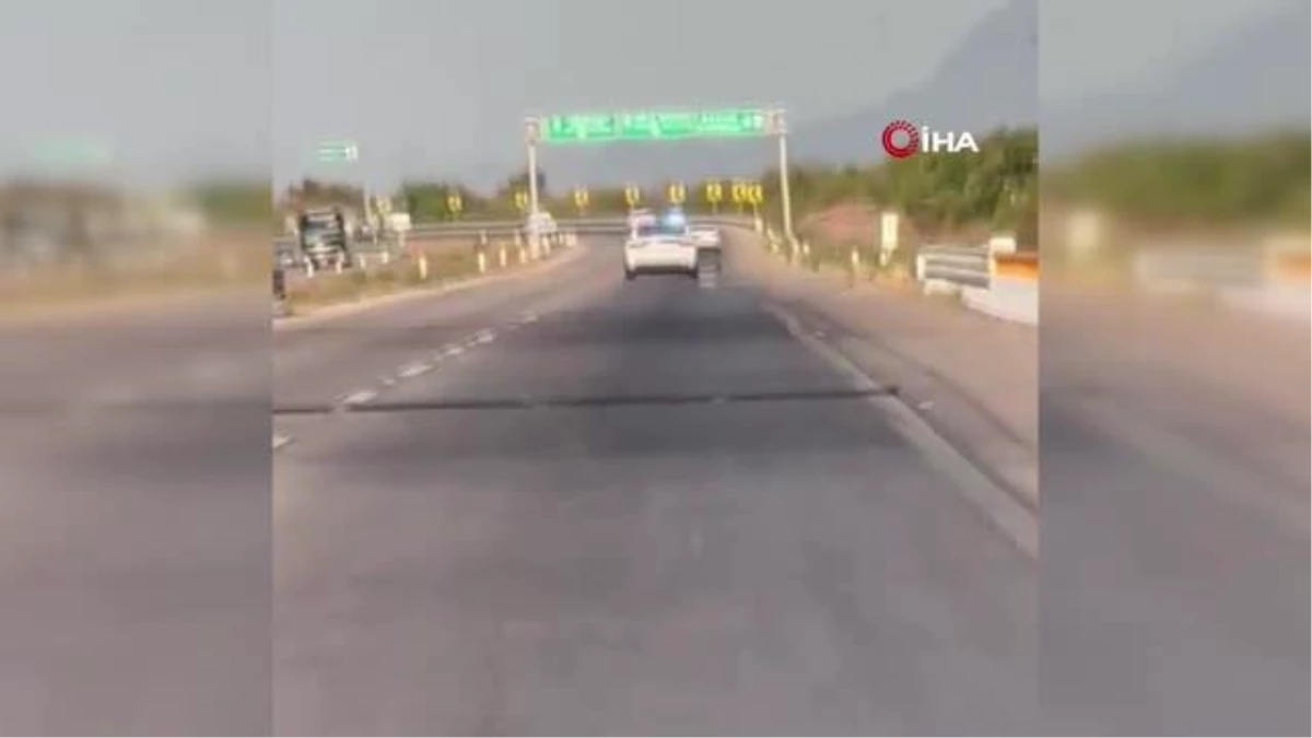 Meksika\'da \'dur\' ihtarına uymayan sürücü güvenlik güçlerine çarptı