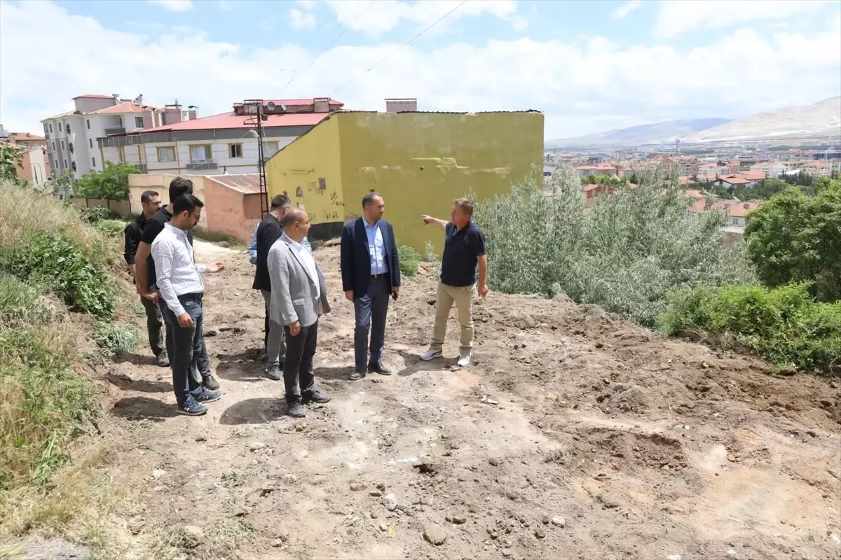 Niğde Belediye Başkanı Emrah Özdemir, altyapı çalışmalarını denetledi