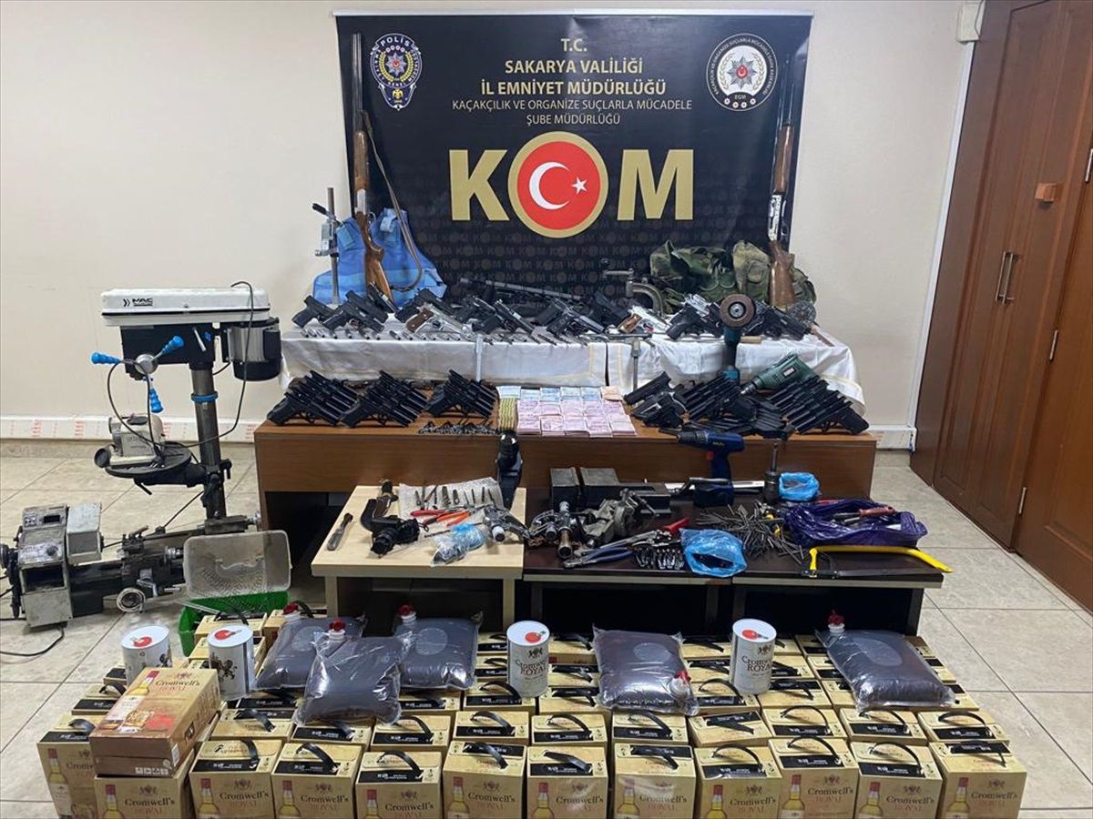 Sakarya\'da silah ve mühimmat kaçakçılığı operasyonu: 17 gözaltı