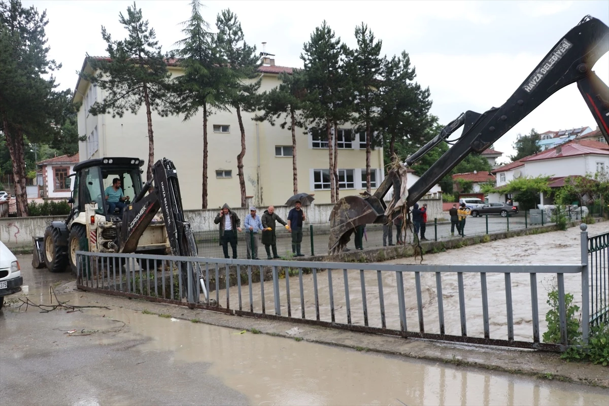 Samsun Havza\'da Sağanak Sonucu Taşkın: Ev ve Ahırlar Su Altında Kaldı