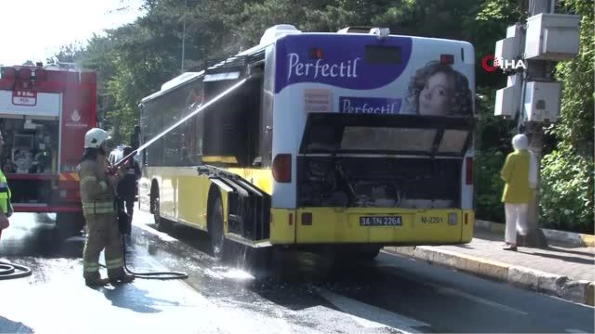 Sarıyer\'de İETT otobüsünün motor kısmı yandı: Yolcular büyük panik yaşadı