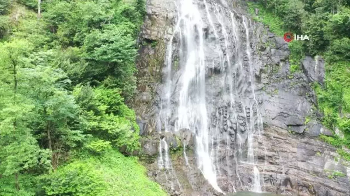 Mençuna Şelalesi doğaseverlerin ilgi odağı