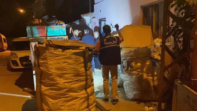 Mahalleyi karıştıran taciz iddiası! Şüpheliyi darp edip evini taşladılar Mahalleyi karıştıran taciz iddiası! Şüpheliyi darp edip evini taşladılar