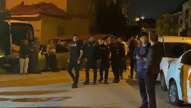 Mahalleyi karıştıran taciz iddiası! Şüpheliyi darp edip evini taşladılar Mahalleyi karıştıran taciz iddiası! Şüpheliyi darp edip evini taşladılar