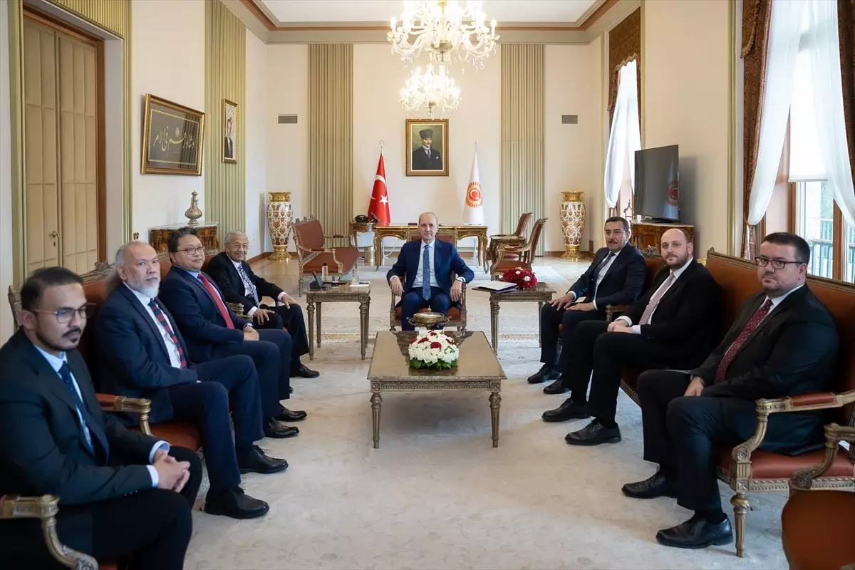 TBMM Başkanı Numan Kurtulmuş, eski Malezya Başbakanı Mahathir Muhammed\'i kabul etti