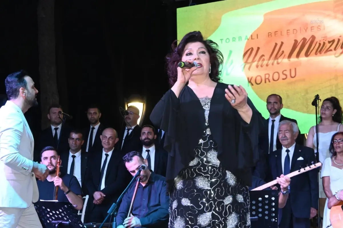 Torbalı Belediyesi Türk Halk Müziği Korosu Konser Verdi