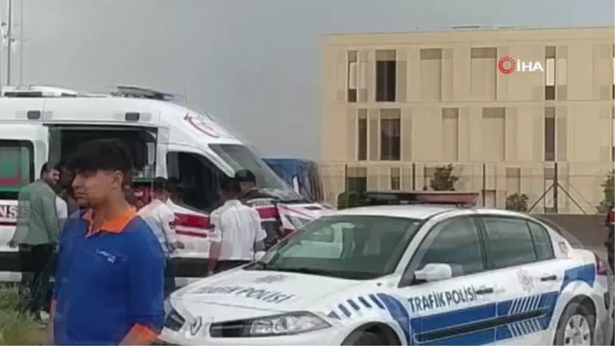 Yalova\'da Minibüs Kaza Yaptı: 9 Yaralı