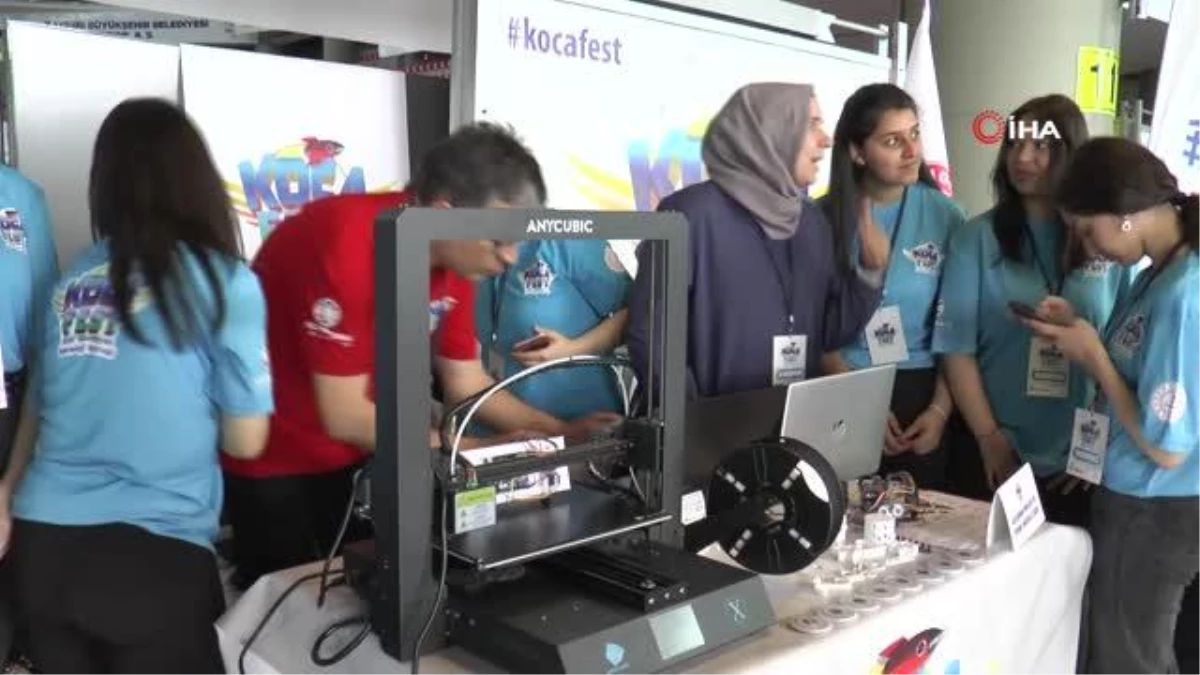 Kocasinan Mesleki ve Teknik Anadolu Lisesi öğrencileri 3D yazıcı ile kendi robot parçalarını üretiyor
