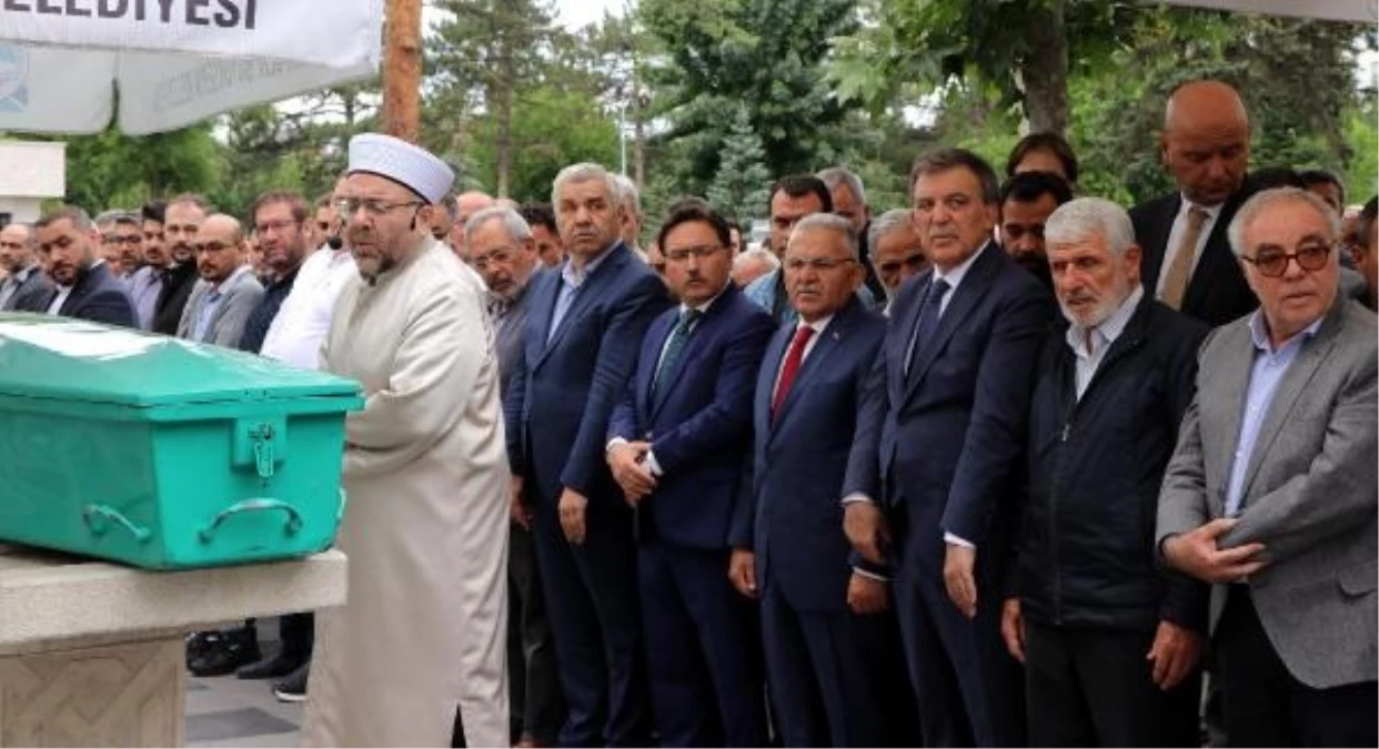 Abdullah Gül, amcasının eşi Yüksel Gül\'ün cenazesine katıldı