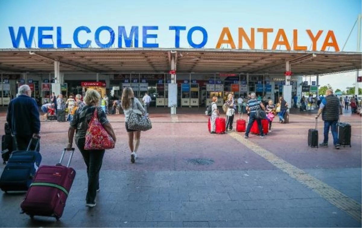 Antalya\'da Yabancı Turist Sayısında Yeni Rekor