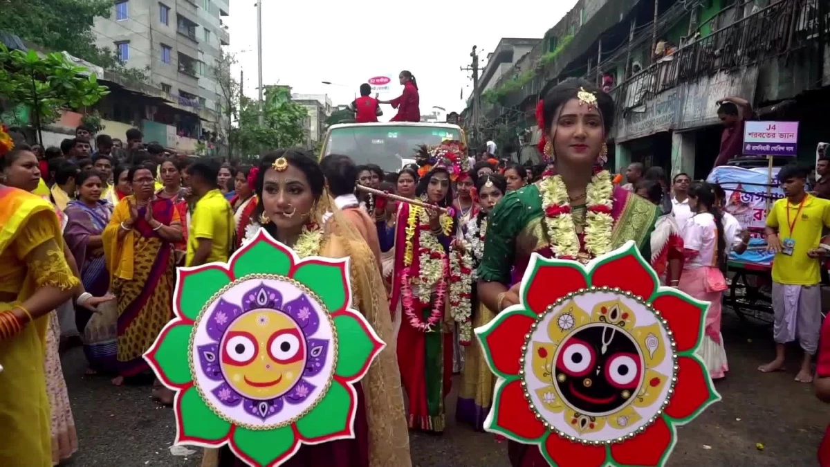 Bangladeş\'teki Hindu Topluluğu Araba Festivali\'ni Kutladı