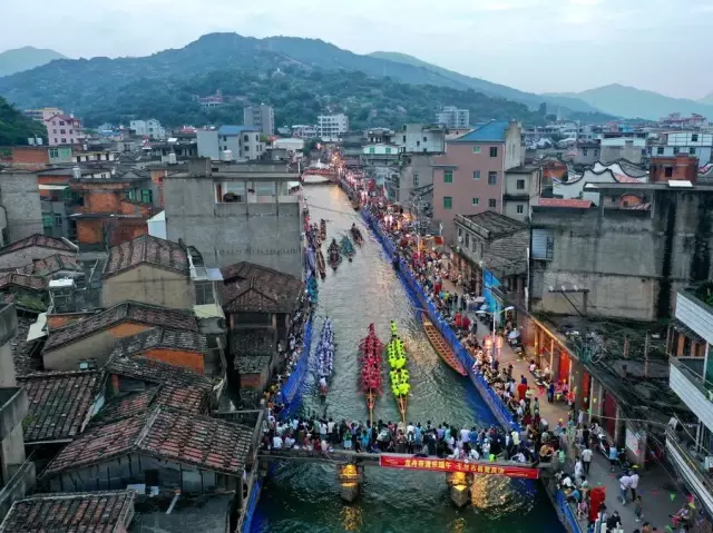 Çin'in Fuzhou Kentinde Ejderha Tekneleri Yarıştı