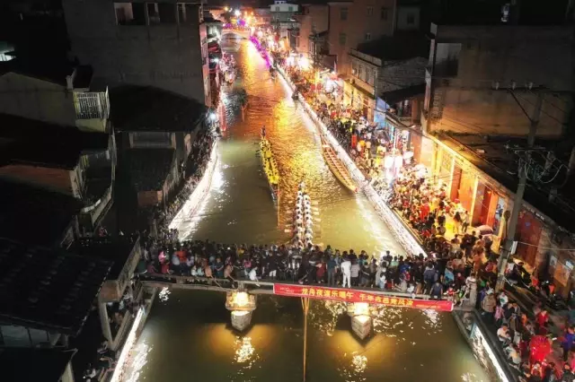 Çin'in Fuzhou Kentinde Ejderha Tekneleri Yarıştı