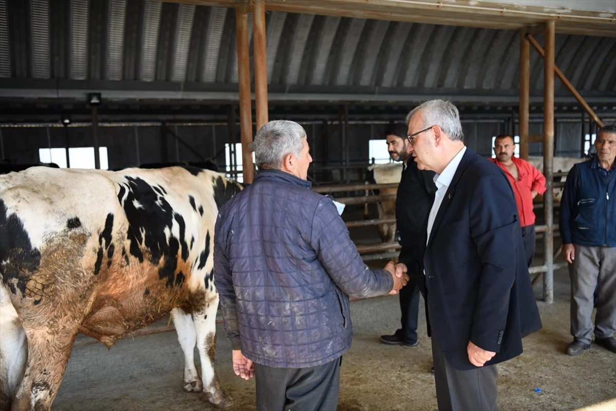 Keşan Belediye Başkanı Mustafa Helvacıoğlu, Canlı Hayvan Pazarı ve Sosyal Paylaşım Mağazası\'nı ziyaret etti