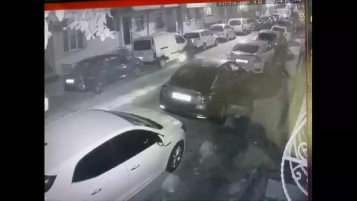 Esenyurt\'ta motosiklet hırsızlığı güvenlik kamerasına yansıdı