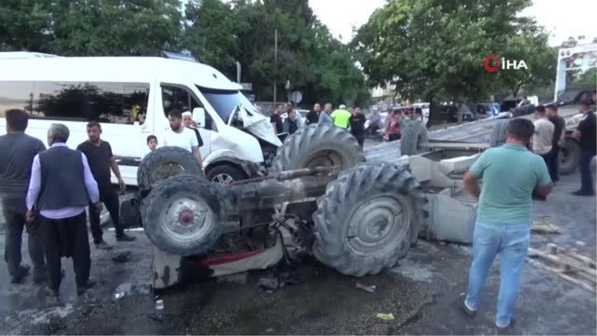 Gaziantep\'te Yolcu Servisi ile Traktör Çarpıştı: 1 Ölü, 1 Yaralı