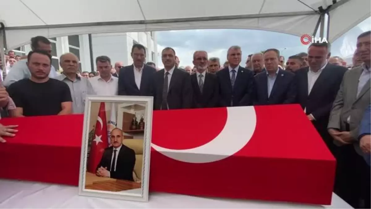 Sakarya\'da Belediye Başkanı Fevzi Kılıç\'ın cenaze töreninde gözyaşları sel oldu