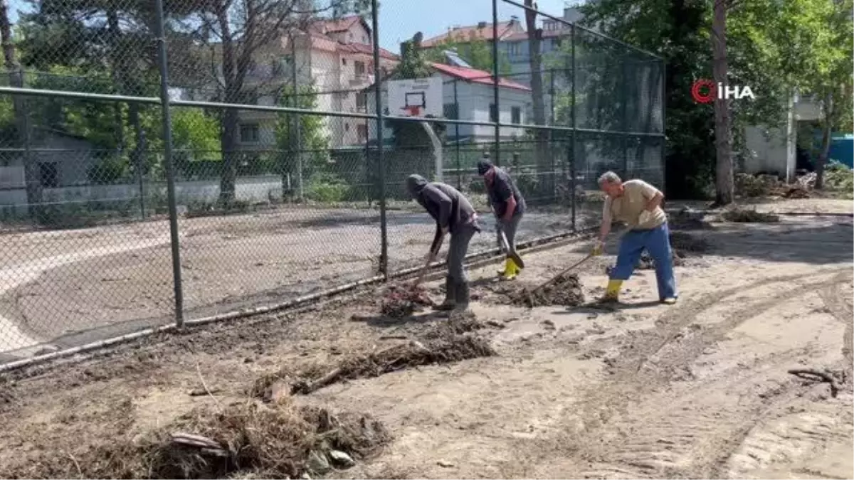 Amasra Tüneli'nde Heyelan Sonrası Temizlik Çalışmaları Başlatıldı