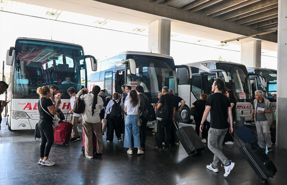 İzmir Otogarı\'nda Bayram Yoğunluğu