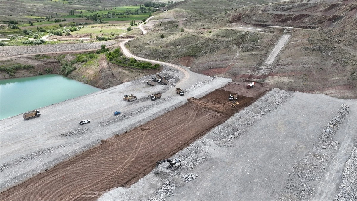 Sivas\'ta yapımı devam eden Kartalkaya Barajı tamamlandığında 34 bin 200 dekar arazi suyla buluşacak
