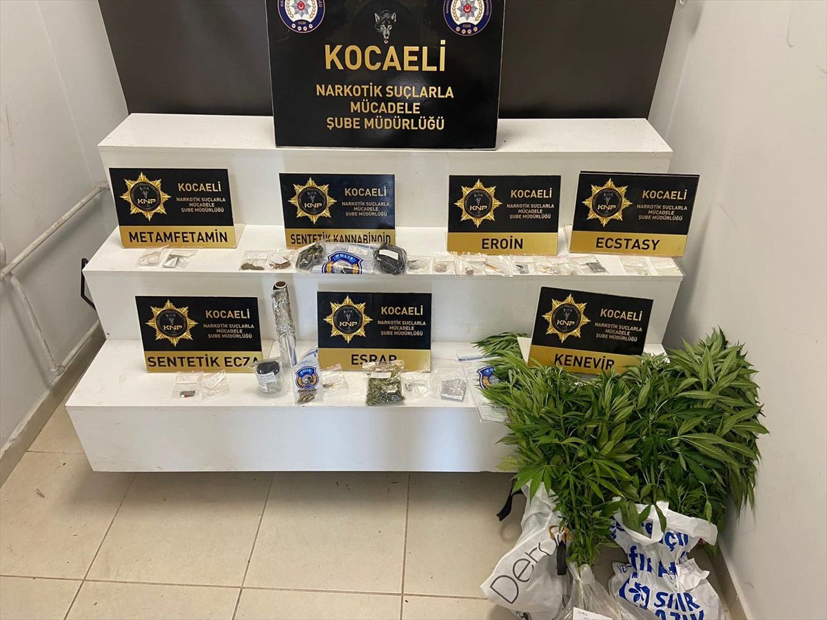 Kocaeli\'de Uyuşturucu Operasyonu: 23 Şüpheli Gözaltına Alındı