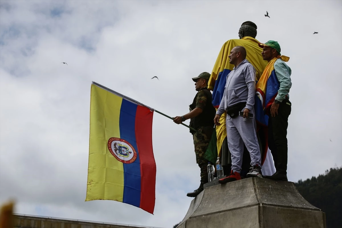 Kolombiya\'da hükümetin reform yasa tasarılarına karşı protestolar