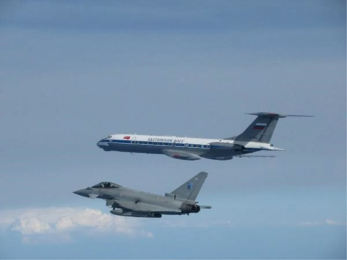 İngiltere Kraliyet Hava Kuvvetleri, Rus uçaklarını NATO hava sahasından engelledi