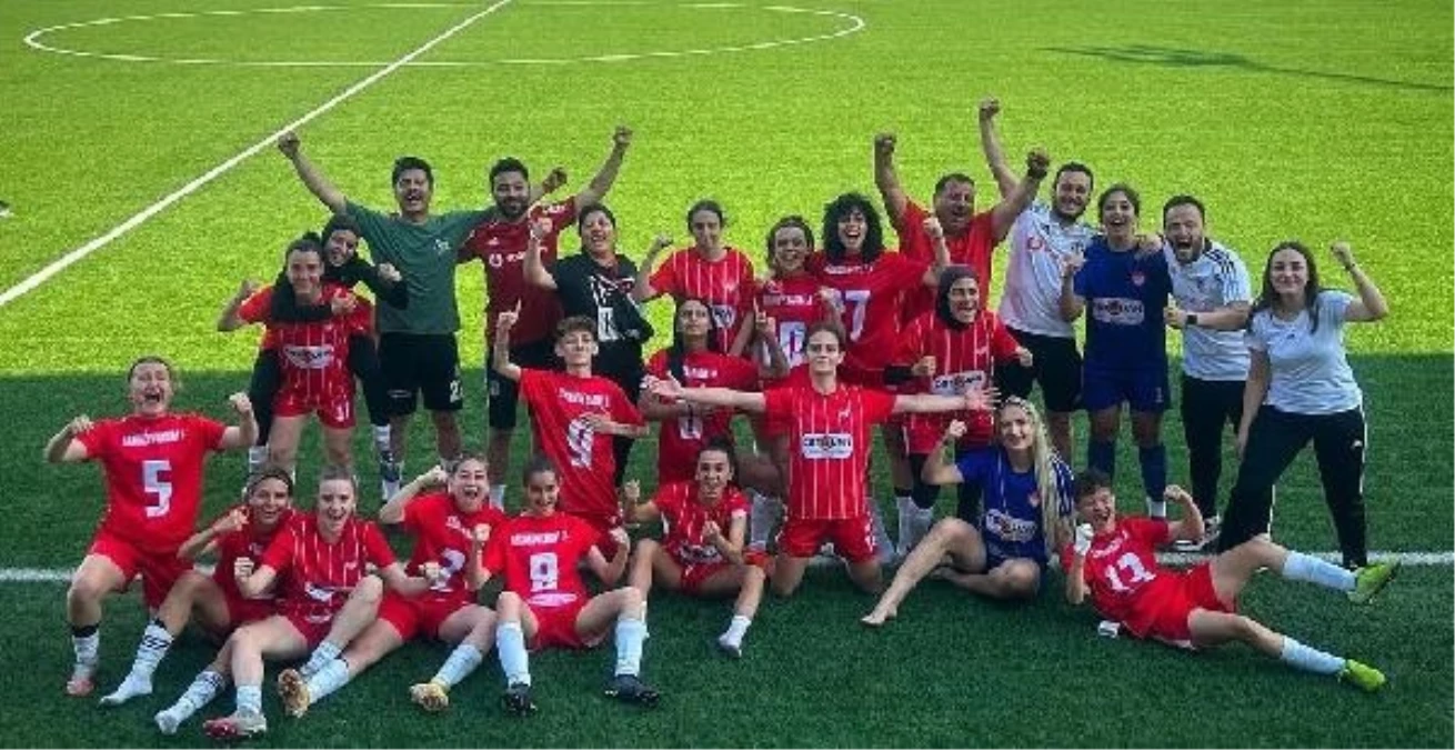 TFF Kadınlar 3. Futbol Ligi play-off yarı final maçında hakem penaltıları yanlış saydı