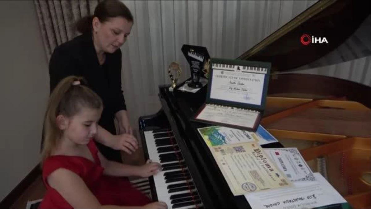 7 yaşındaki piyano yeteneği Uluslararası Mozart Yarışması\'nda birincilik kazandı