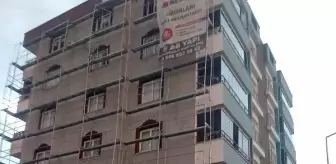 Depremden Zarar Gören Apartmanın Tadilatında İşçi Hayatını Kaybetti