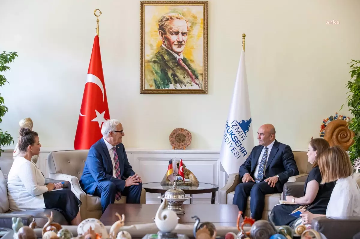 İzmir Büyükşehir Belediye Başkanı Tunç Soyer, Almanya\'nın İzmir Başkonsolosu Detlev Wolter\'i ağırladı