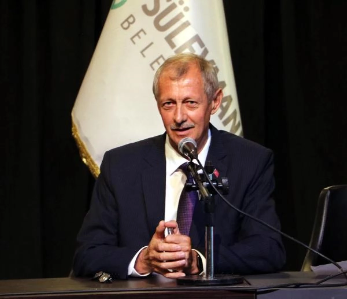 Tekirdağ\'da Kiraz Festivali konseri nedeniyle istifa eden belediye başkanının yerine Hüseyin Uzunlar seçildi
