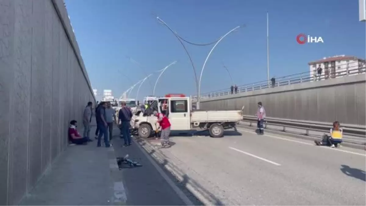 Uşak\'ta 3 aracın karıştığı zincirleme kaza: 1\'i ağır 6 yaralı