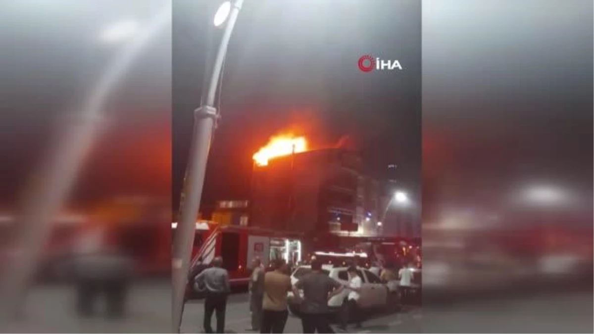 Arnavutköy\'de çatı katı yangını: 4 kişi dumandan etkilendi