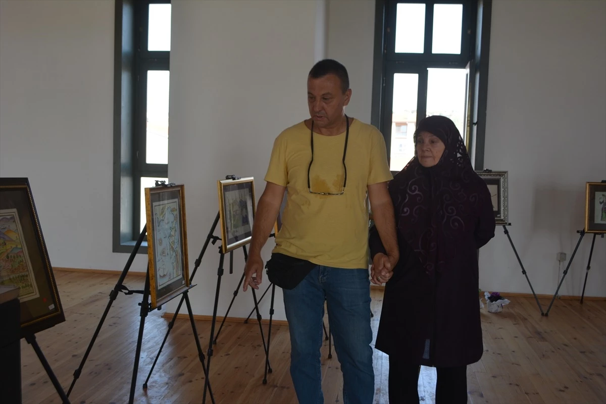 Emekli öğretim üyesi Kıncay\'ın minyatür ve tezhip eserleri Ayvalık\'ta sergileniyor