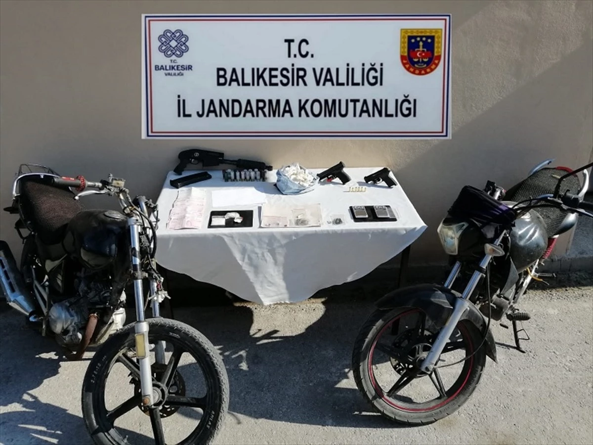 Balıkesir\'de Uyuşturucu Operasyonu: 8 Zanlı Gözaltına Alındı