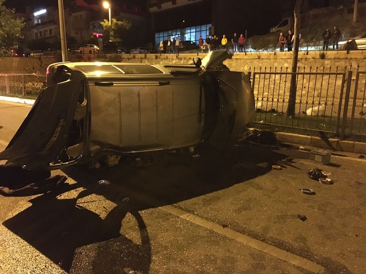 Denizli\'de trafik kazası: 1 ölü, 2 yaralı