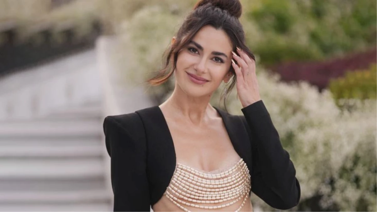 Didem Uzel, Nesrin Cavadzade\'nin düğünde giydiği elbiseyi eleştirdi
