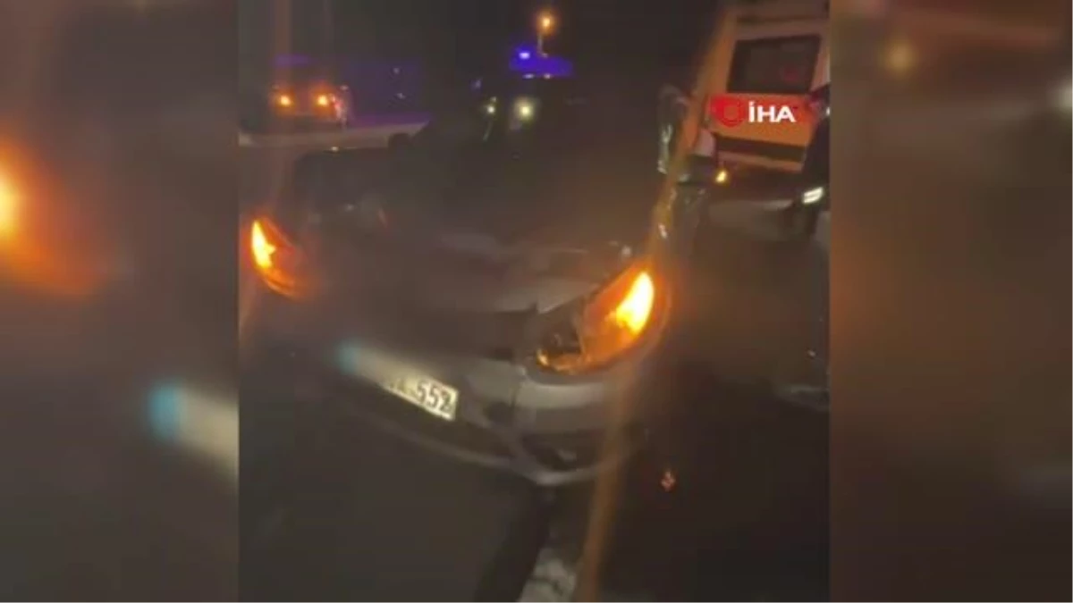 Elazığ\'da Otomobil ve Hafif Ticari Araç Çarpıştı: 3 Yaralı