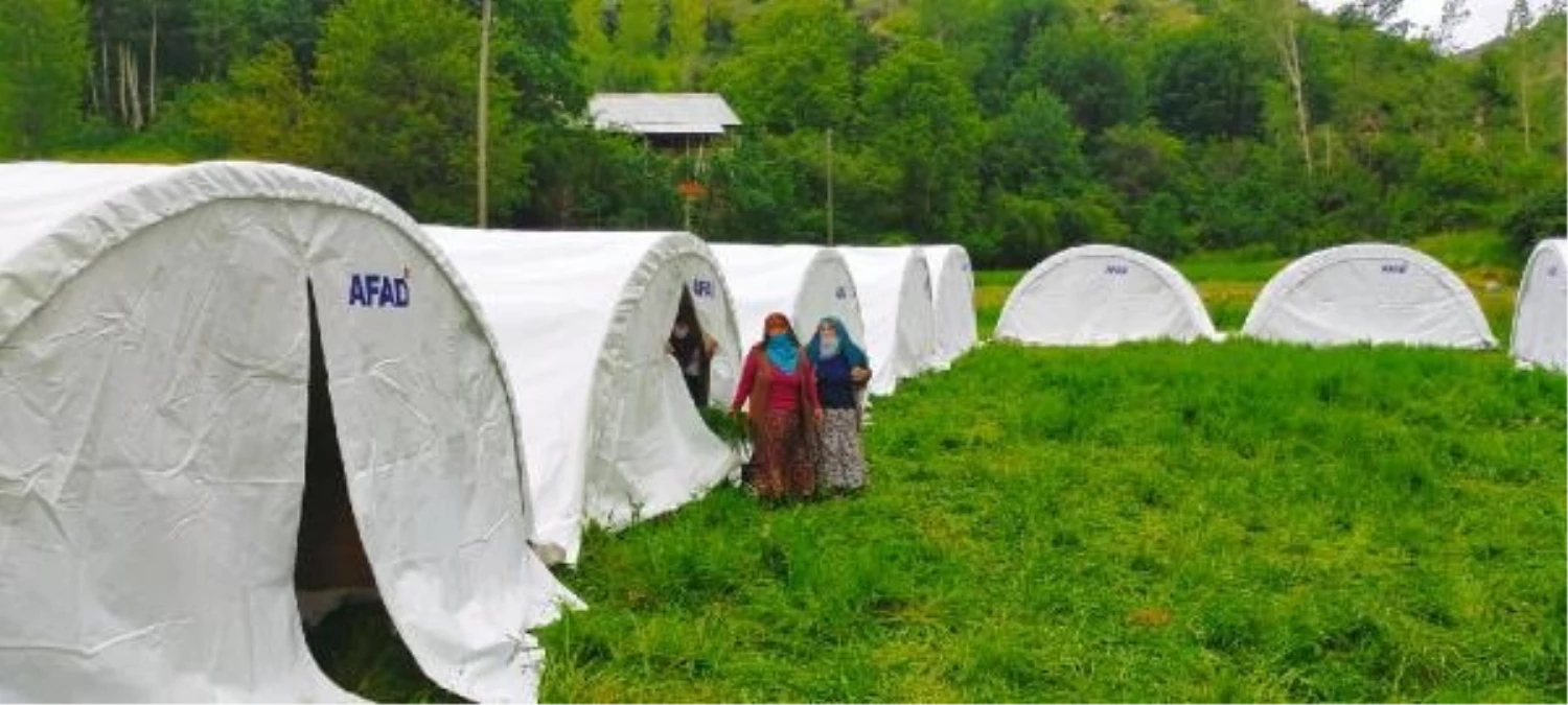 Erzurum\'da çıkan yangında evleri zarar gören aileler için AFAD çadır kurdu